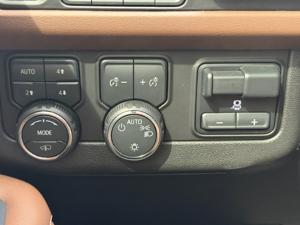 Used 2024 Chevrolet Suburban High Country w/ Advanced Technology Package AWD/4WD image 11