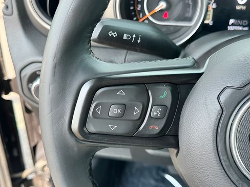 Used 2018 Jeep Wrangler Sport AWD/4WD image 15