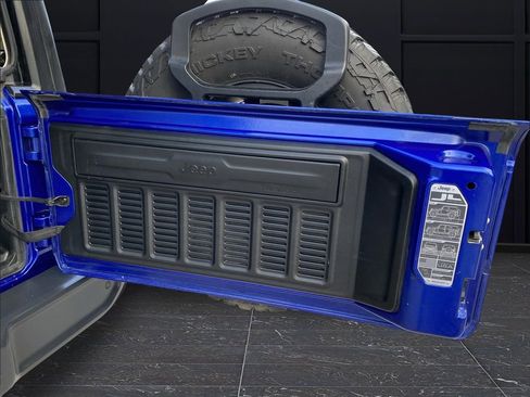 Used 2018 Jeep Wrangler Unlimited Rubicon image 18