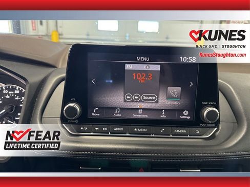 Used 2023 Nissan Rogue S image 29