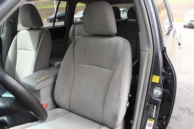 Used 2011 Toyota Highlander 4WD w/ Tech Pkg image 17