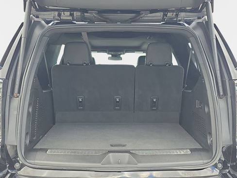 Used 2025 Chevrolet Suburban RST w/ Comfort Package AWD/4WD image 18