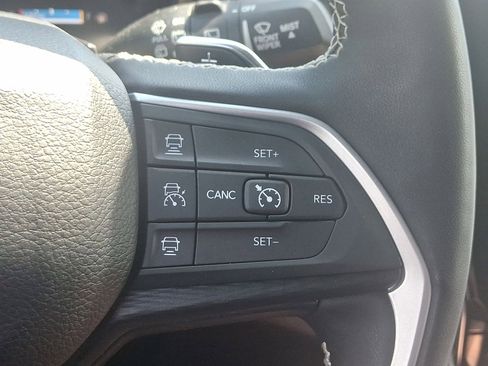 Used 2024 Jeep Grand Cherokee Altitude AWD/4WD image 18