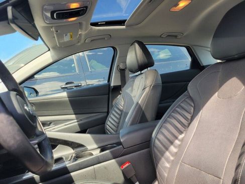 Used 2023 Hyundai Elantra Limited w/ Preferred Accessory Package FWD image 9