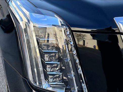 Used 2020 Cadillac Escalade Luxury image 27