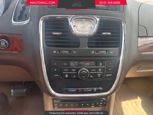 Used 2012 Chrysler Town & Country Limited w/ Luxury Group FWD image 13