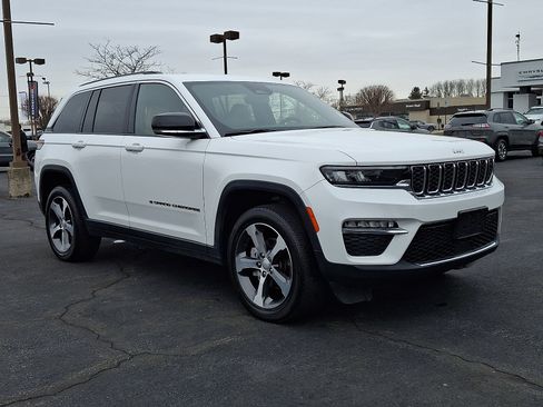 Certified 2023 Jeep Grand Cherokee Limited image 3