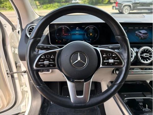 Used 2021 Mercedes-Benz GLA 250 4MATIC image 16
