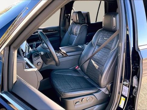 Used 2022 Cadillac Escalade Premium Luxury Platinum image 15