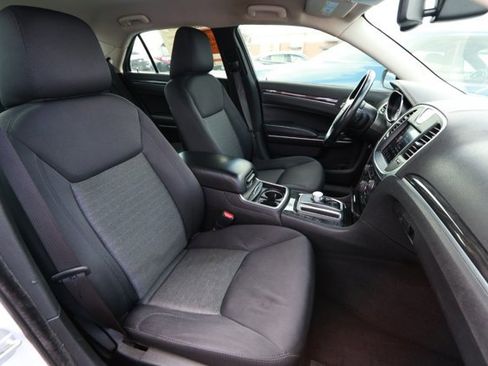 Used 2019 Chrysler 300 Touring w/ Sport Appearance Package image 23