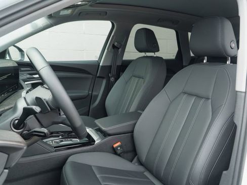 Used 2025 Audi Q5 Premium Plus w/ Premium Plus image 5