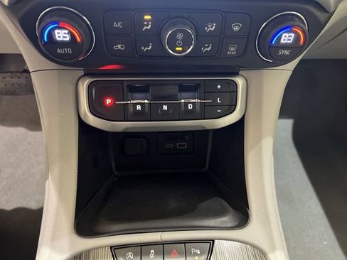 Used 2020 GMC Acadia SLT image 17