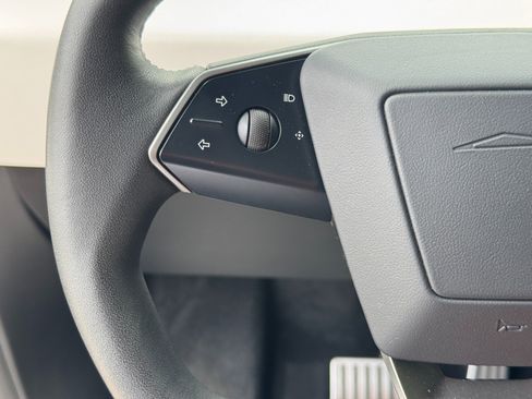 Used 2024 Tesla Cybertruck AWD Crew Cab image 27