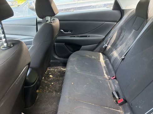 Used 2023 Hyundai Elantra SEL w/ Convenience Package FWD image 8