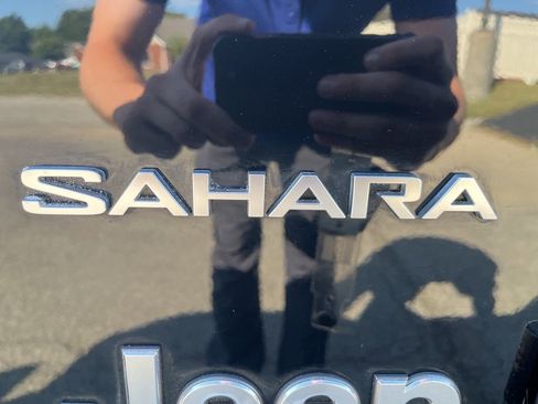 Used 2018 Jeep Wrangler Unlimited Sahara image 37