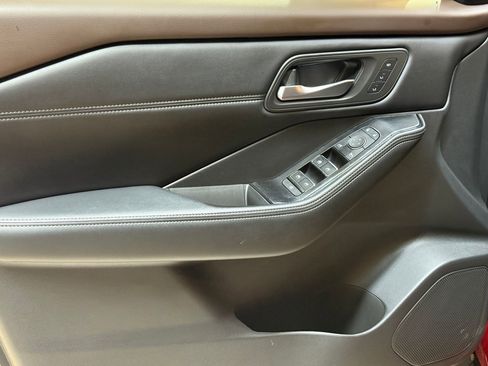 Used 2023 Nissan Rogue SL w/ SL Premium Package image 14