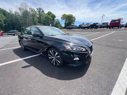 Used 2020 Nissan Altima 2.0 Platinum FWD image 3