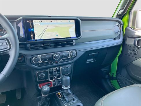 Certified 2025 Jeep Gladiator Mojave image 23