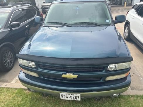Used 2005 Chevrolet Suburban Z71 w/ Preferred Equipment Group AWD/4WD image 3