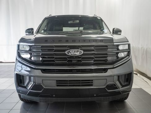Used 2025 Ford Expedition Platinum w/ Stealth Appearance Package AWD/4WD image 2