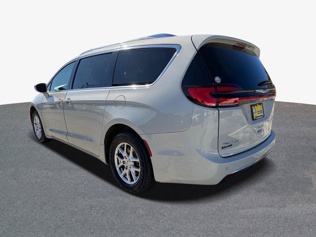 Used 2021 Chrysler Pacifica Touring-L FWD image 2
