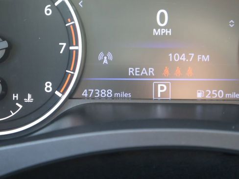 Used 2025 Nissan Altima 2.5 SV FWD image 29