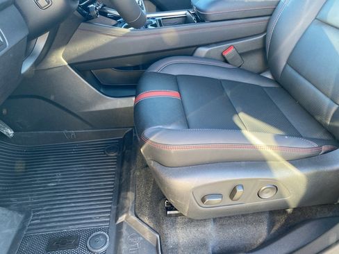 New 2026 Chevrolet Traverse RS w/ LPO, Floor Liner Package image 25