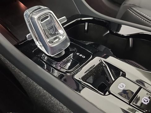 Used 2024 Volvo XC40 B5 Ultimate w/ Climate Package image 22