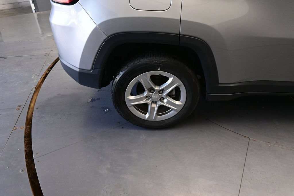 Used 2024 Jeep Compass Latitude AWD/4WD image 22