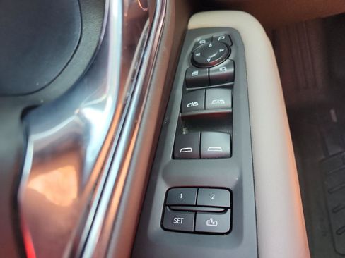 Certified 2024 GMC Yukon SLT w/ SLT Premium Package AWD/4WD image 22