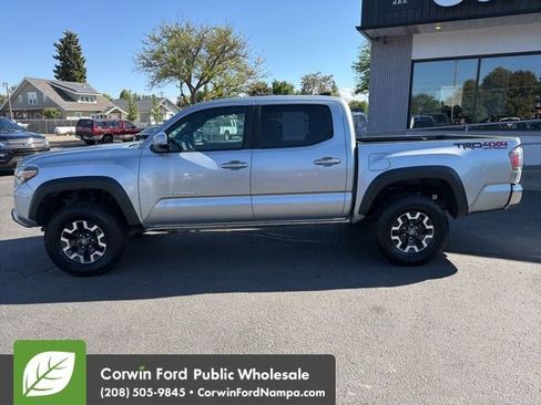 Used 2022 Toyota Tacoma TRD Off-Road AWD/4WD image 8