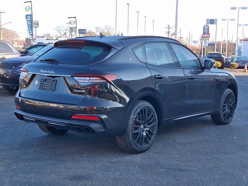 Used 2021 Maserati Levante Base image 3