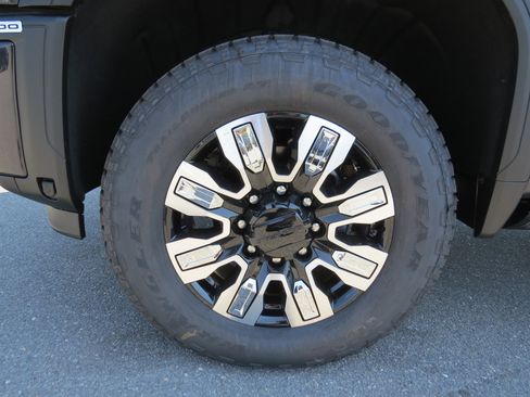 New 2025 GMC Sierra 2500 Denali w/ Denali Reserve Package image 15