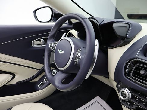 Used 2022 Aston Martin V8 Vantage Roadster RWD image 38