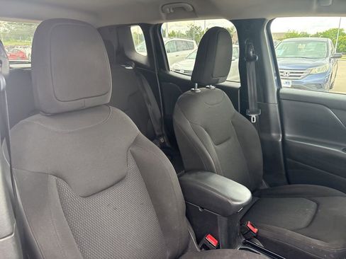 Used 2018 Jeep Renegade Altitude AWD/4WD image 25