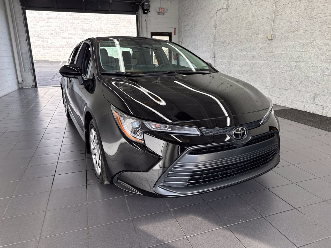 Used 2026 Toyota Corolla LE FWD image 2