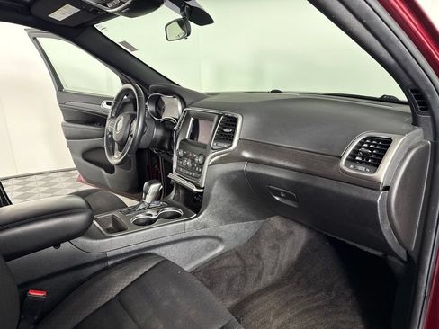 Used 2018 Jeep Grand Cherokee Laredo AWD/4WD image 35