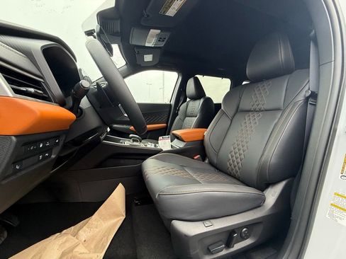 Used 2025 Mitsubishi Outlander SEL image 10