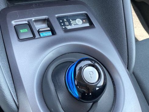 Certified 2025 Nissan Leaf S FWD image 19