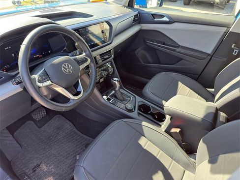 Used 2024 Volkswagen Taos SE image 10