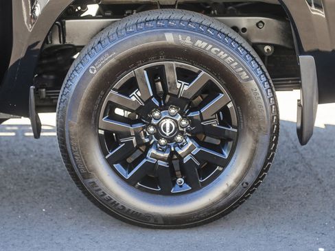 Used 2022 Nissan Frontier SV w/ Technology Package image 10