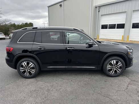 New 2025 Mercedes-Benz GLB 250 image 8