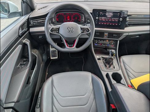 Used 2025 Volkswagen Jetta GLI Autobahn FWD image 9