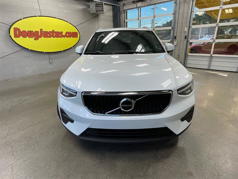 Used 2023 Volvo XC40 B5 Core AWD/4WD image 8