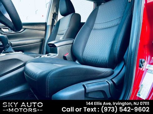 Used 2017 Nissan Rogue S image 10