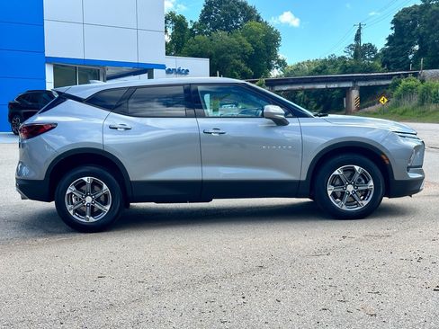 Used 2024 Chevrolet Blazer LT FWD image 2