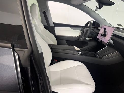 Used 2026 Tesla Model Y 2WD image 46