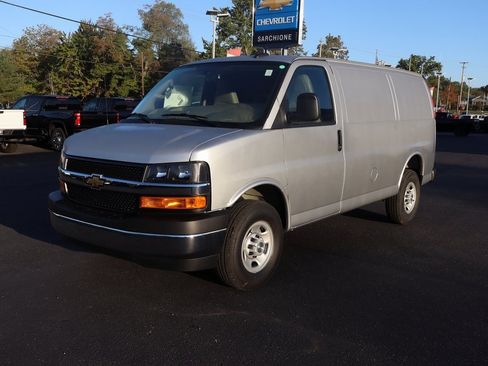New 2025 Chevrolet Express 3500 w/ Driver Convenience Package image 19