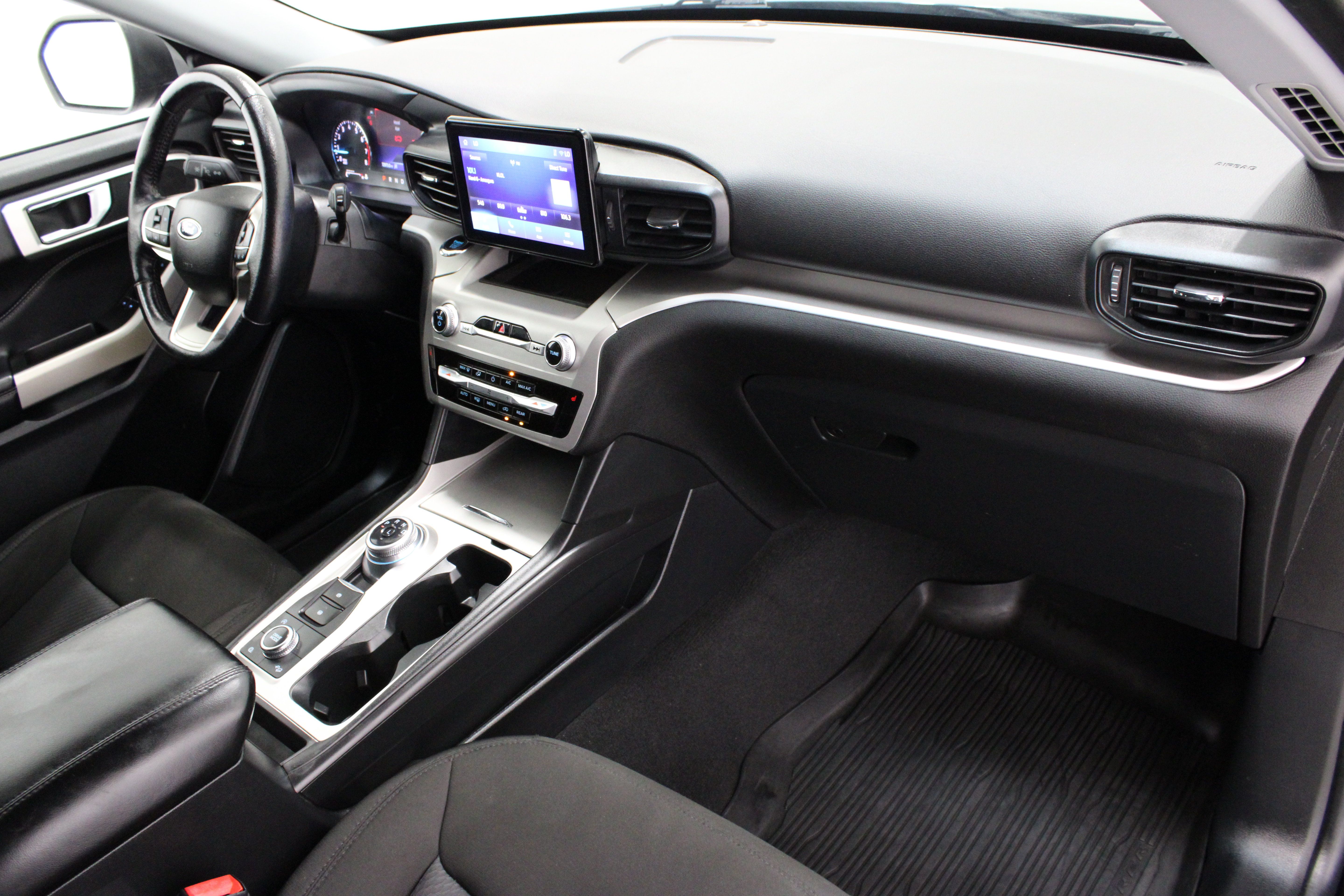 Used 2022 Ford Explorer XLT AWD/4WD image 39