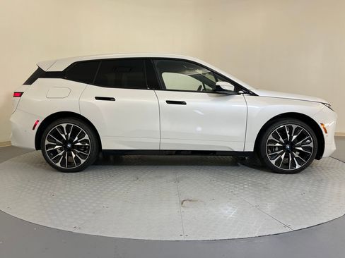 New 2026 BMW iX xDrive60 image 8